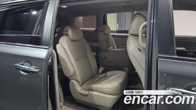 Kia Carnival 11-seater Luxury 2016 — фото 11