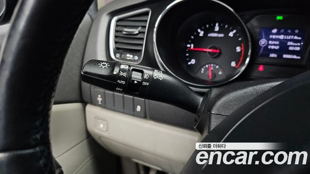 Kia Carnival 11-seater Luxury 2016 — фото 18