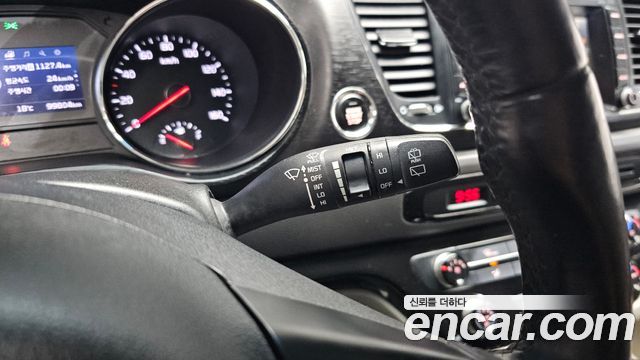 Kia Carnival 11-seater Luxury 2016 — фото 19