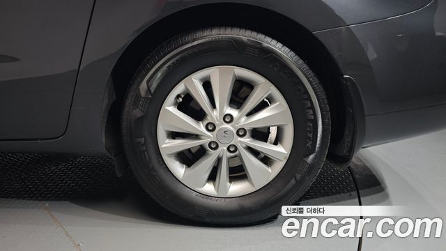 Kia Carnival 11-seater Luxury 2016 — фото 21
