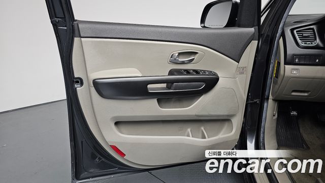 Kia Carnival 11-seater Luxury 2016 — фото 24