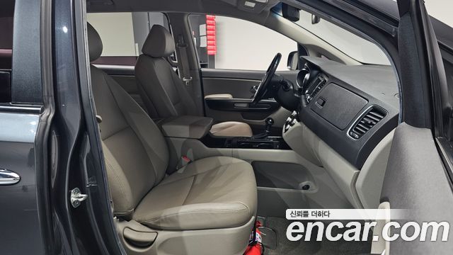 Kia Carnival 11-seater Luxury 2016 — фото 26