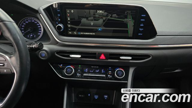 Hyundai Sonata (DN8) 2.0 Premium Family 2020 — фото 16