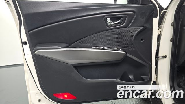 KG Mobility (SsangYong) Tivoli VX 2WD 2015 — фото 24