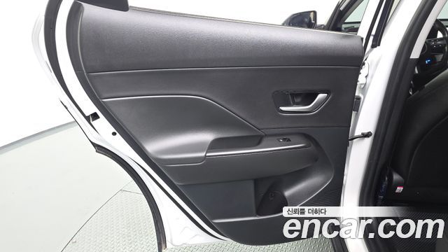 Hyundai Kona (SX2) Gasoline 2.0 2WD Premium 2023 — фото 31