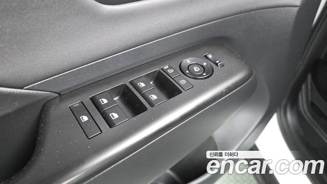 Hyundai Kona (SX2) Gasoline 2.0 2WD Premium 2023 — фото 33