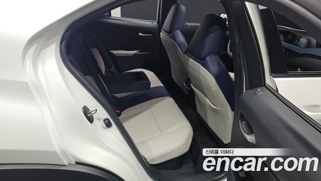 Lexus UX250h 2.0 2WD 2019 — фото 11
