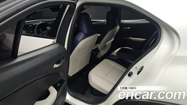 Lexus UX250h 2.0 2WD 2019 — фото 12