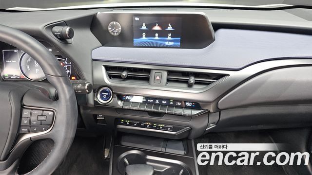 Lexus UX250h 2.0 2WD 2019 — фото 14