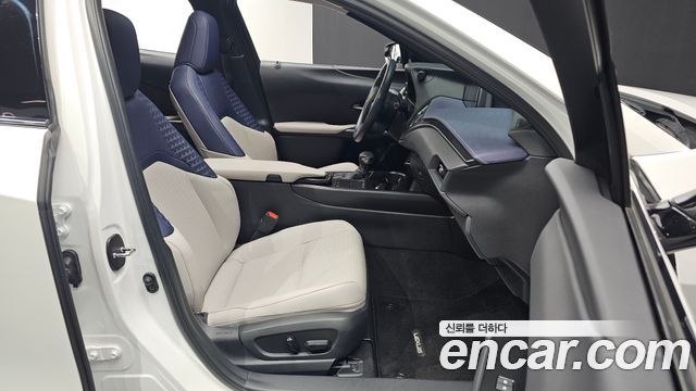 Lexus UX250h 2.0 2WD 2019 — фото 26