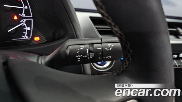 Lexus UX250h 2.0 2WD 2019 — фото 29