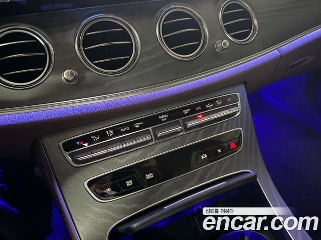 Mercedes-Benz E-Class (W213) E300 4MATIC AMG Line 2022 — фото 19