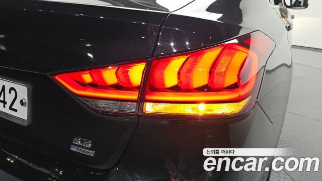 Genesis G80 3.3 GDI AWD Luxury 2017 — фото 23