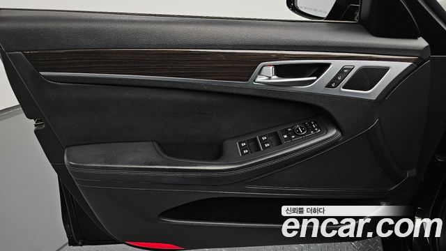Genesis G80 3.3 GDI AWD Luxury 2017 — фото 24