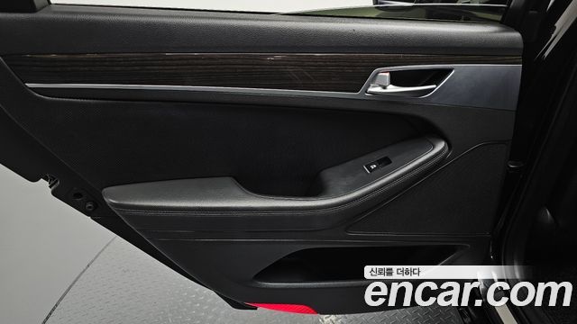 Genesis G80 3.3 GDI AWD Luxury 2017 — фото 25
