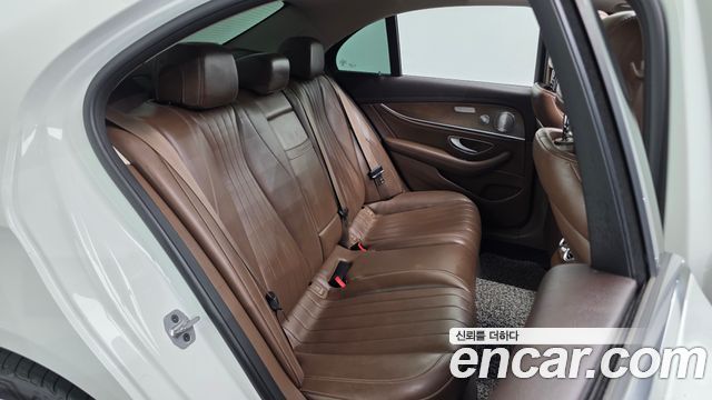 Mercedes-Benz E-Class (W213) E300 4MATIC Exclusive 2019 — фото 11