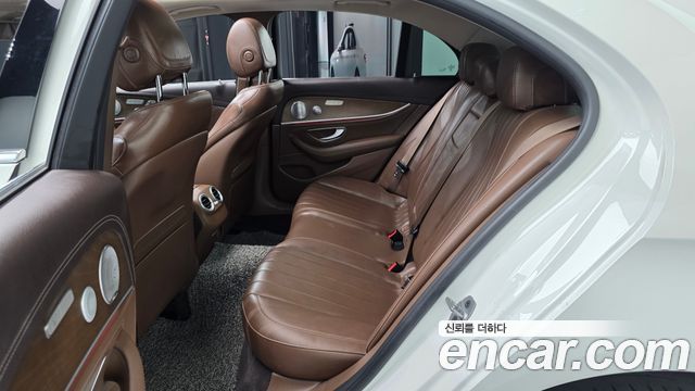 Mercedes-Benz E-Class (W213) E300 4MATIC Exclusive 2019 — фото 12