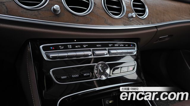 Mercedes-Benz E-Class (W213) E300 4MATIC Exclusive 2019 — фото 18