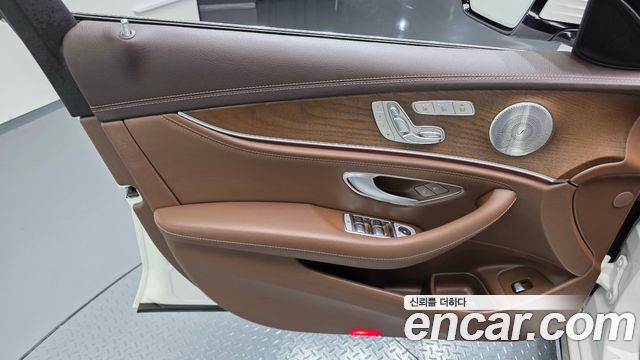 Mercedes-Benz E-Class (W213) E300 4MATIC Exclusive 2019 — фото 24