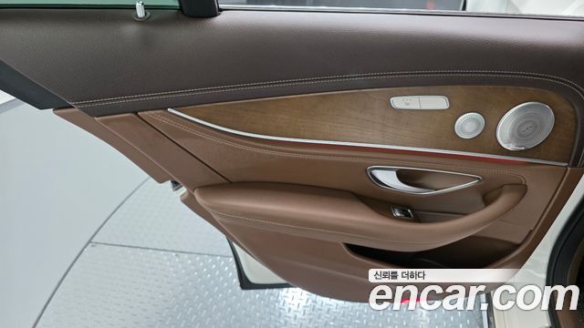 Mercedes-Benz E-Class (W213) E300 4MATIC Exclusive 2019 — фото 25
