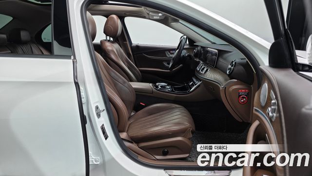 Mercedes-Benz E-Class (W213) E300 4MATIC Exclusive 2019 — фото 26