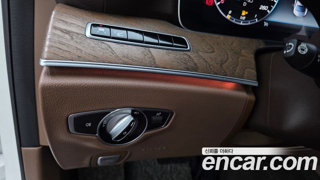 Mercedes-Benz E-Class (W213) E300 4MATIC Exclusive 2019 — фото 27