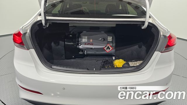 Hyundai Avante (AD) 1.6 LPI Style (Rental Car) 2018 — фото 20
