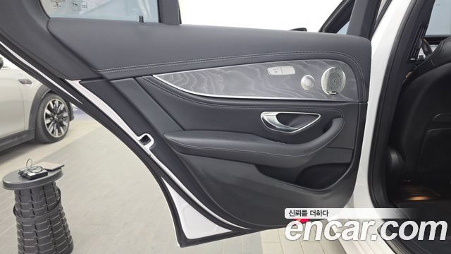 Mercedes-Benz E-Class (W213) E350 4MATIC AMG Line 2022 — фото 25