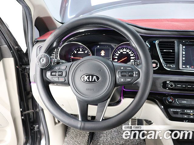Kia Carnival 9-seater Noblesse 2017 — фото 18