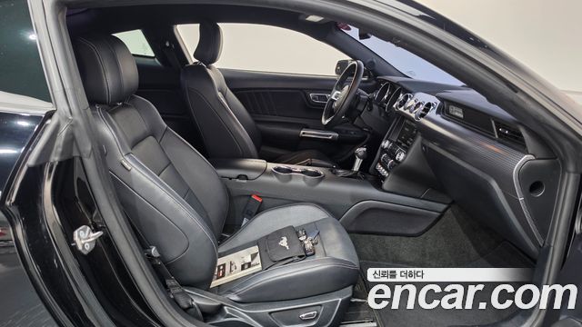 Ford Mustang Coupe 2015 — фото 11