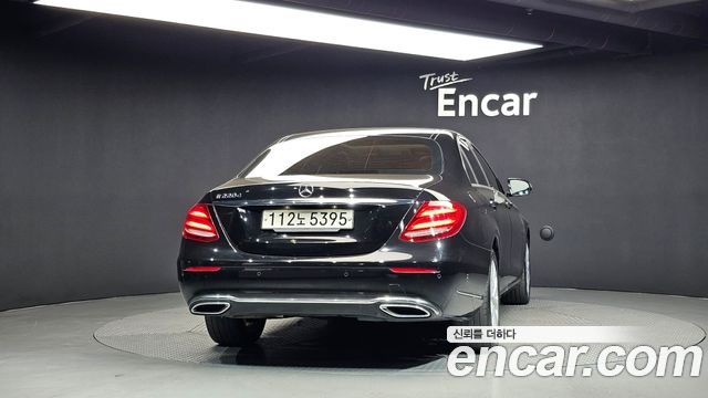 Mercedes-Benz E-Class (W213) E220d Exclusive 2017 — фото 4