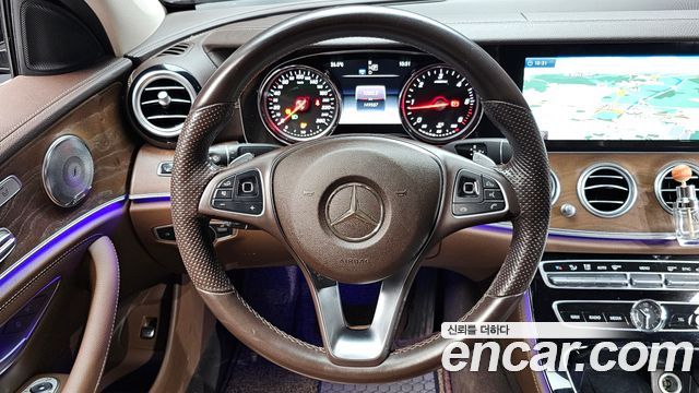 Mercedes-Benz E-Class (W213) E220d Exclusive 2017 — фото 17