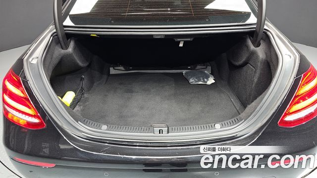 Mercedes-Benz E-Class (W213) E220d Exclusive 2017 — фото 24