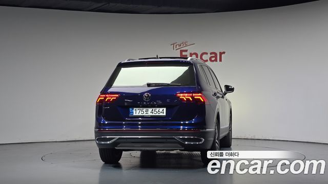 Volkswagen Tiguan Allspace 2.0 TSI Prestige 2023 — фото 4