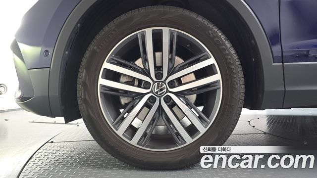 Volkswagen Tiguan Allspace 2.0 TSI Prestige 2023 — фото 5
