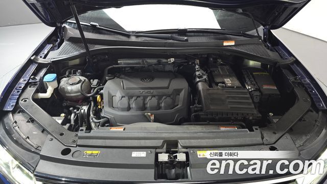 Volkswagen Tiguan Allspace 2.0 TSI Prestige 2023 — фото 6