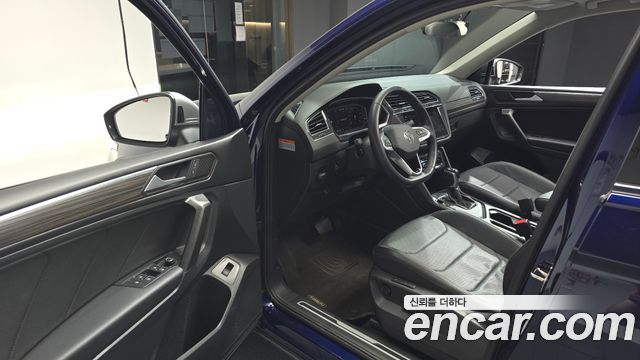 Volkswagen Tiguan Allspace 2.0 TSI Prestige 2023 — фото 10