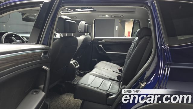 Volkswagen Tiguan Allspace 2.0 TSI Prestige 2023 — фото 11