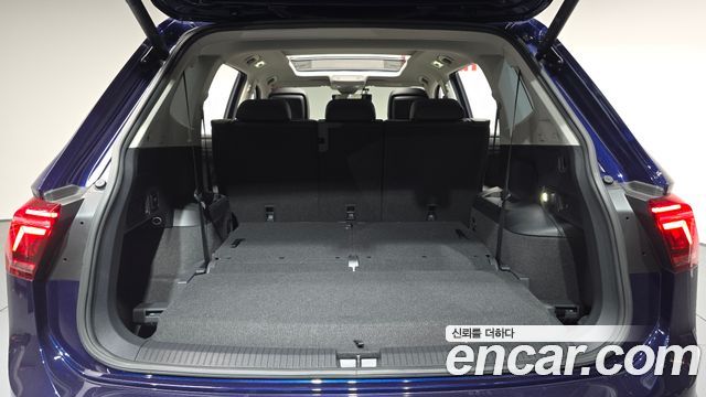 Volkswagen Tiguan Allspace 2.0 TSI Prestige 2023 — фото 20