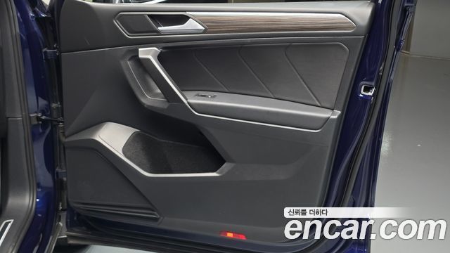 Volkswagen Tiguan Allspace 2.0 TSI Prestige 2023 — фото 25