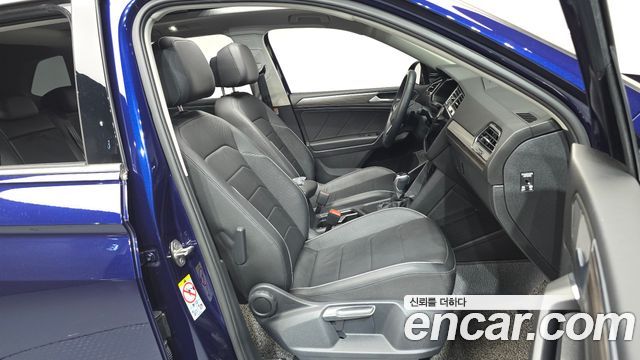 Volkswagen Tiguan Allspace 2.0 TSI Prestige 2023 — фото 26