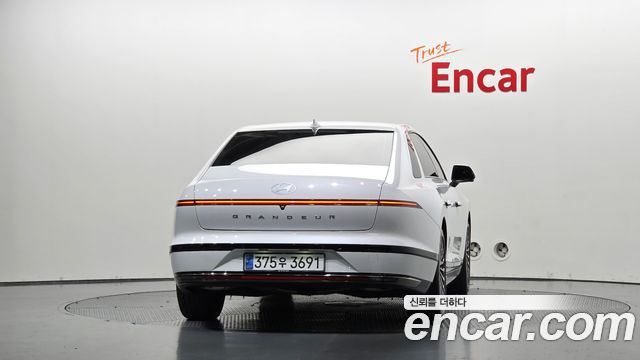 Hyundai Grandeur (GN7) 2,5 Gasoline 2WD Calligraphy 2023 — фото 4