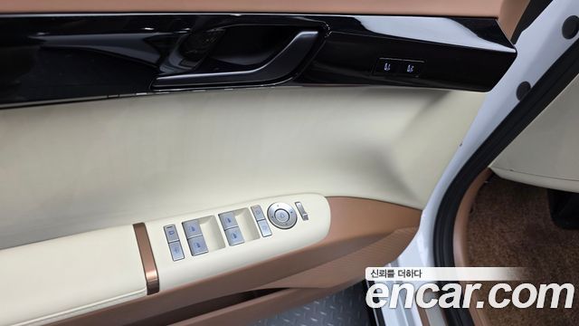 Hyundai Grandeur (GN7) 2,5 Gasoline 2WD Calligraphy 2023 — фото 32