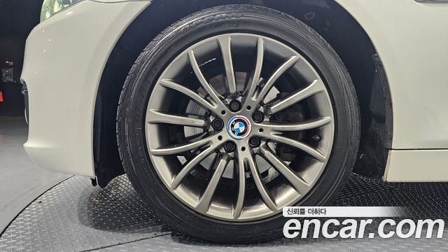 BMW 5 Series (F10) 520d xDrive Luxury Plus 2015 — фото 5