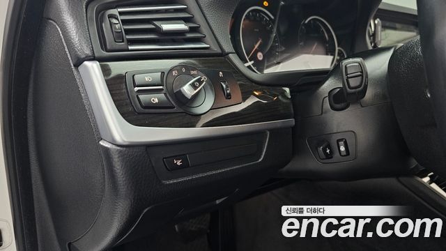 BMW 5 Series (F10) 520d xDrive Luxury Plus 2015 — фото 16