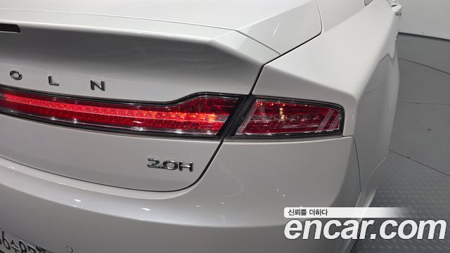 Lincoln MKZ Hybrid 2nd 2018 — фото 23