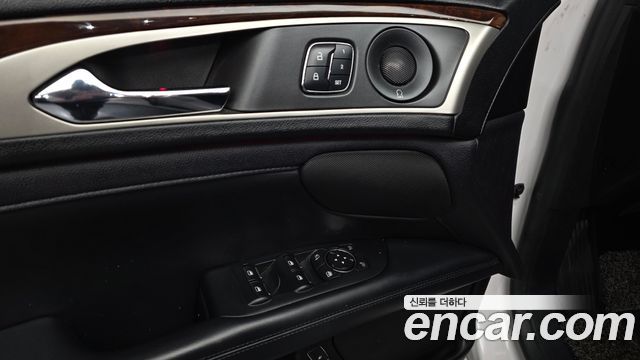 Lincoln MKZ Hybrid 2nd 2018 — фото 28
