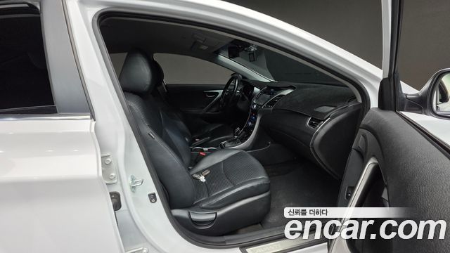 Hyundai Avante 1.6 GDi Modern Standard 2015 — фото 10