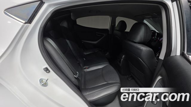 Hyundai Avante 1.6 GDi Modern Standard 2015 — фото 19