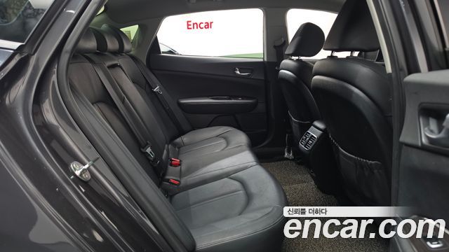 Kia K5 (II) 2.0 MX Prestige 2018 — фото 11
